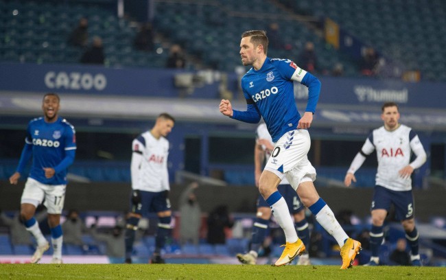 均有不俗表 均有不俗表