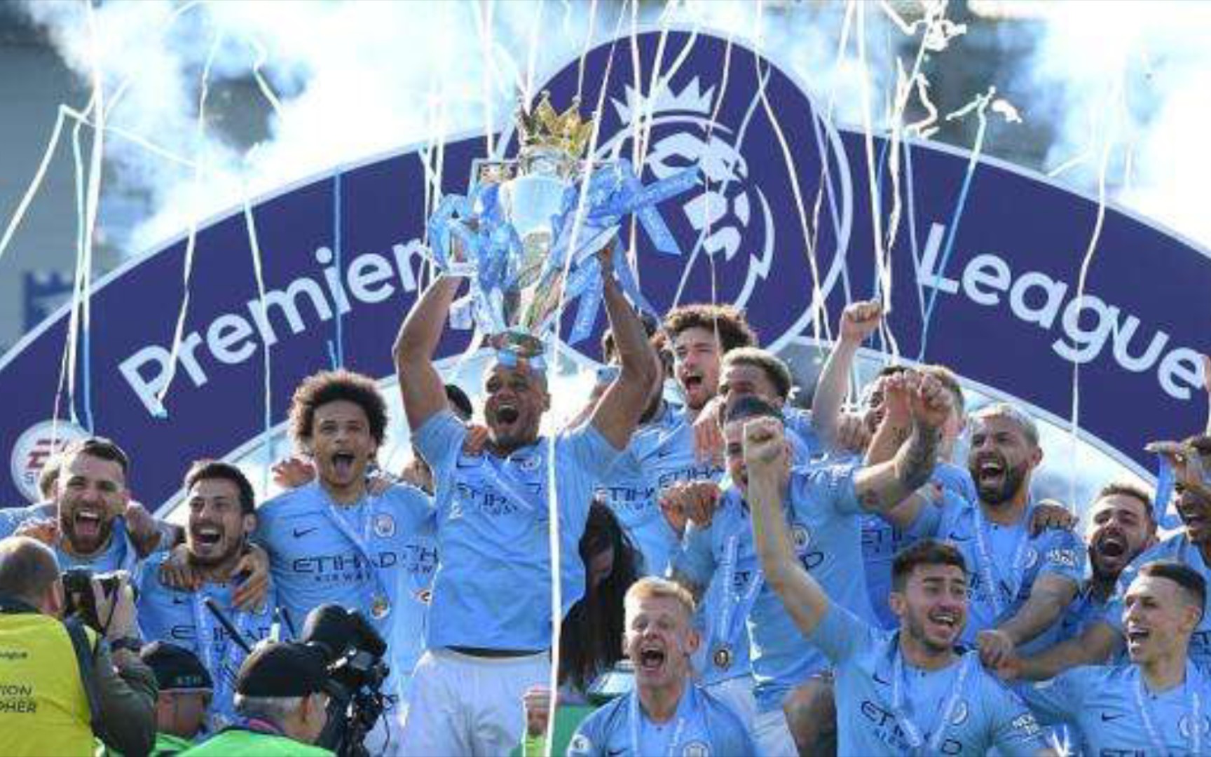 却充满了悬 却充满了悬