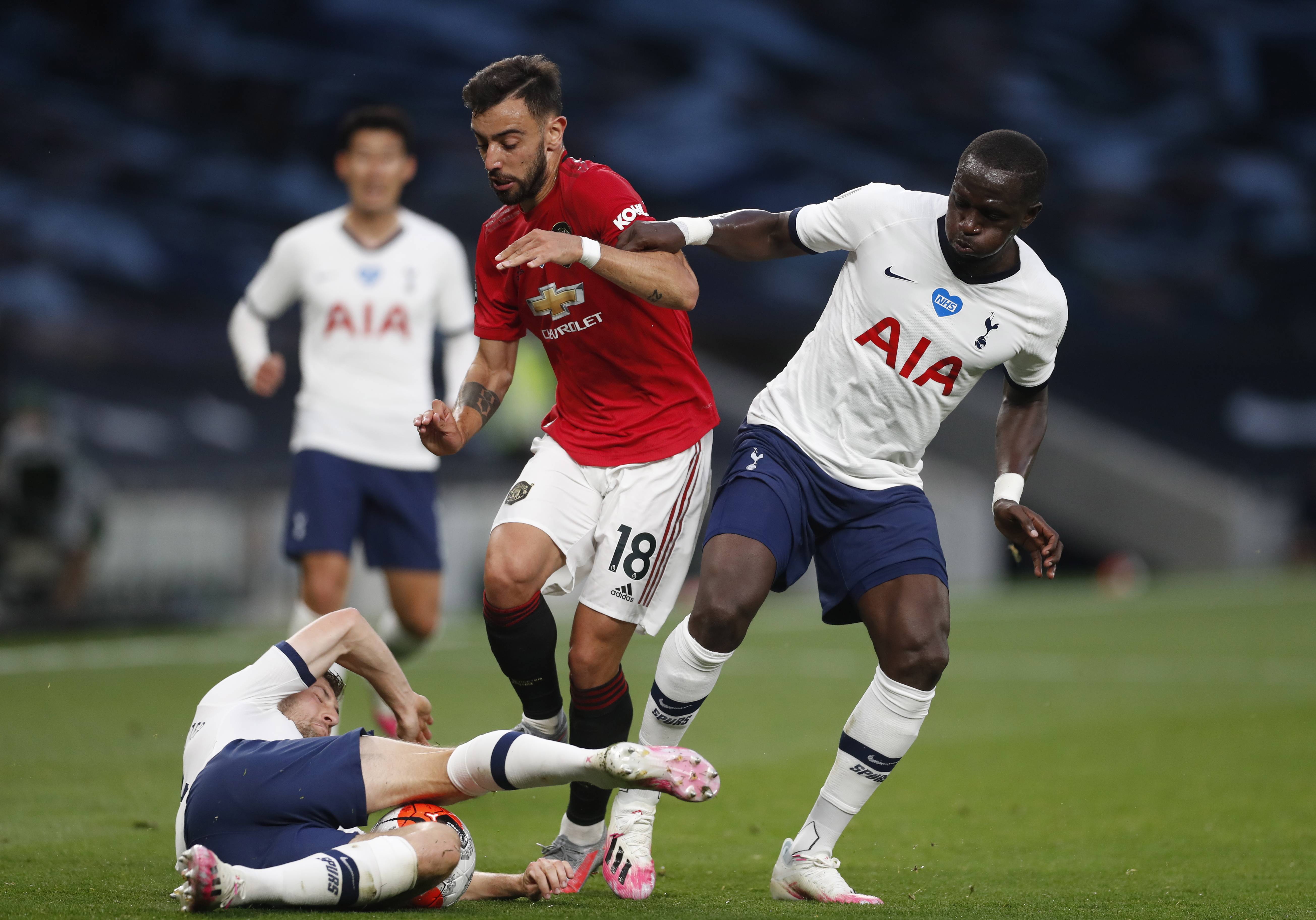 甲首秀射飛 甲首秀射飛